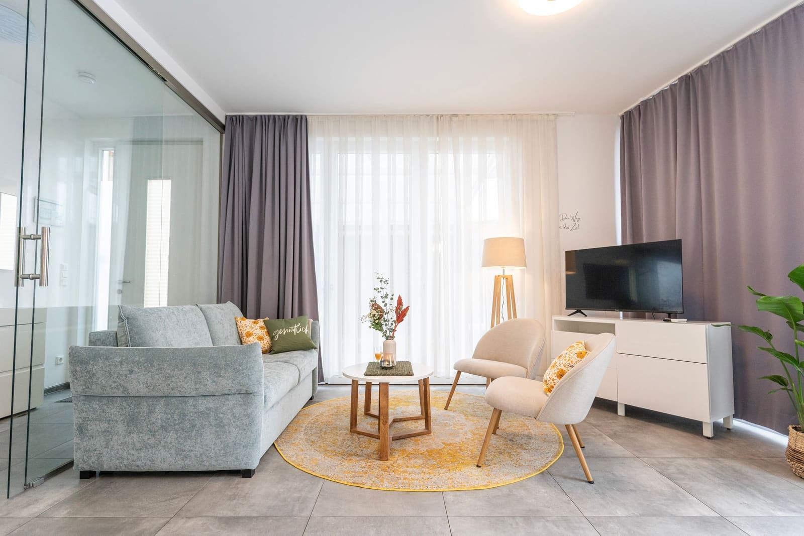 Waldspaziergang – Wohnzimmer, Ferienwohnung in Bad Zwischenahn