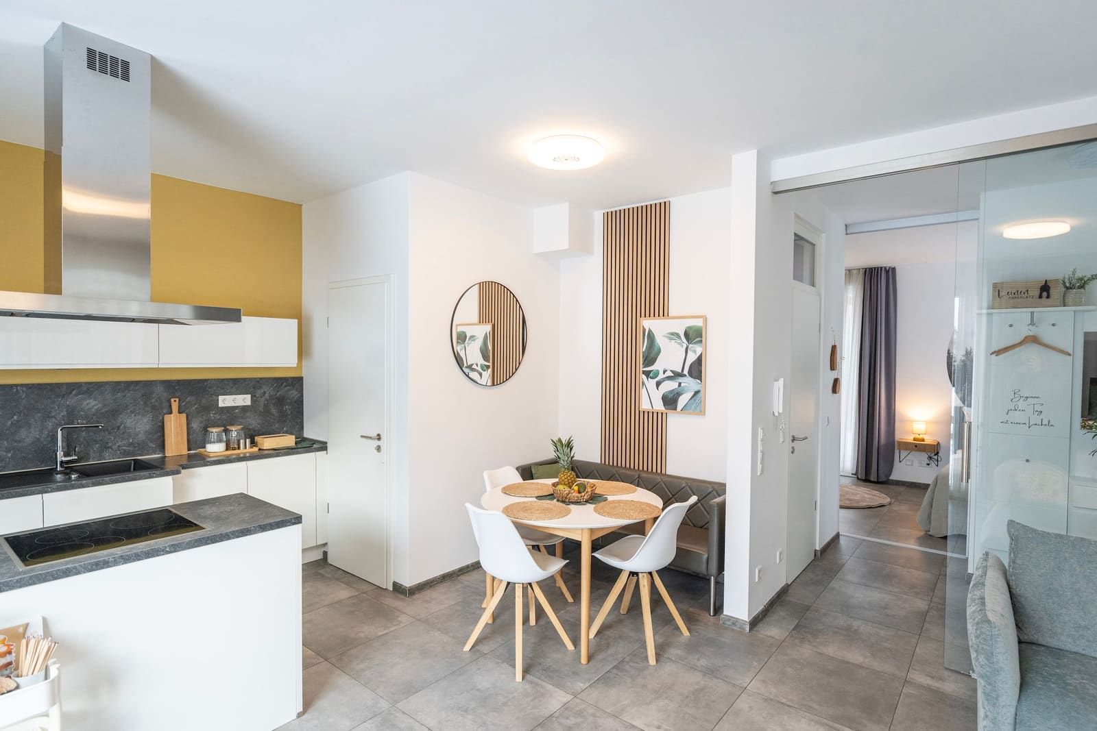 Waldspaziergang – Wohnzimmer, Ferienwohnung in Bad Zwischenahn